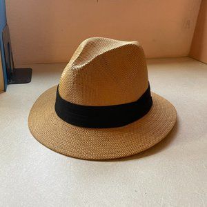Lightweight comfy paper sun hat for men. Stylish, clean.